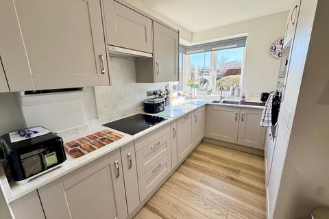 2 bedroom end of terrace house for sale, Royal Close, Christchurch BH23