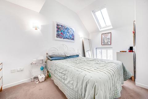 2 bedroom flat for sale, Enfield Road, Islington