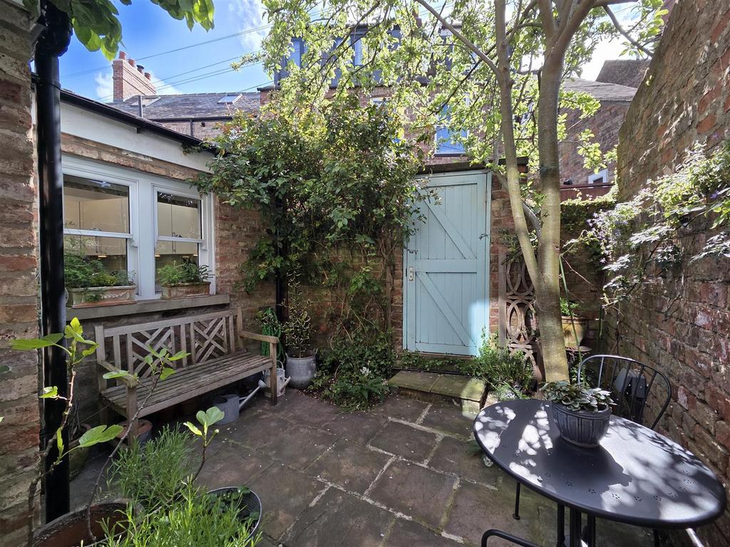 Courtyard garden