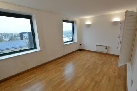 1 bedroom flat for sale, Apartment 54 Stone Gate House, Stone Street, Bradford, West Yorkshire, BD1 4QF