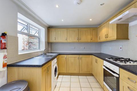 4 bedroom terraced house to rent, Newmarket Road, Brighton