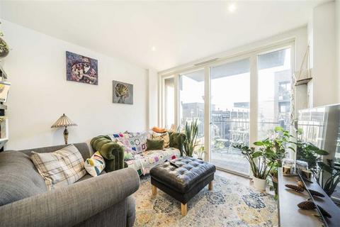 2 bedroom flat for sale, Whiston Road, London E2