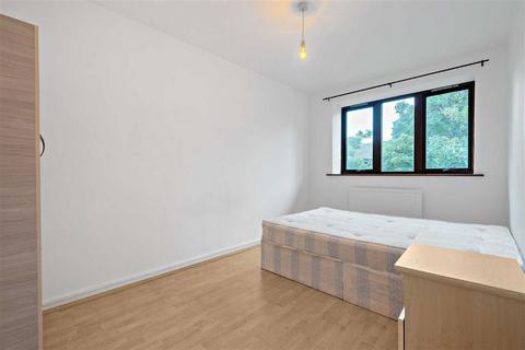 3 bedroom flat to rent, Purcell Street, London N1