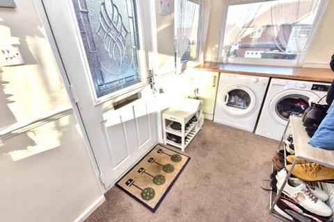 3 bedroom semi-detached house for sale, Benson Gardens, Leeds, West Yorkshire