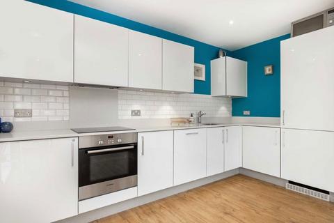 2 bedroom flat to rent, Gunmakers Lane, London E3