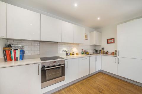 2 bedroom flat to rent, Gunmakers Lane, London E3