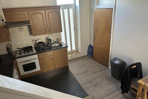 2 bedroom maisonette to rent, Flat A, High Street, Gateshead