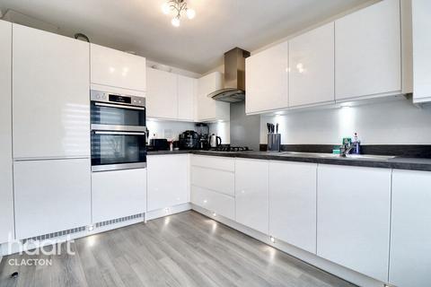 18 Hamford Crescent, Walton On The Naze, CO14 8FJ