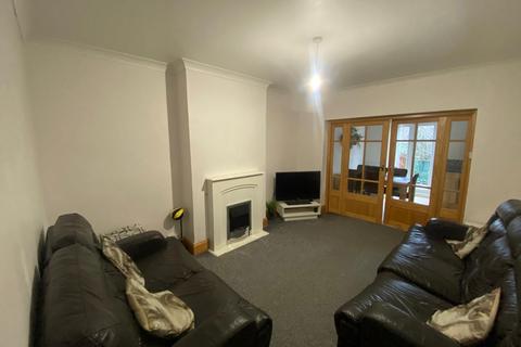 4 bedroom semi-detached house to rent, Leicester LE5