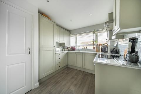 2 bedroom maisonette for sale, The Yews, Ashford TW15