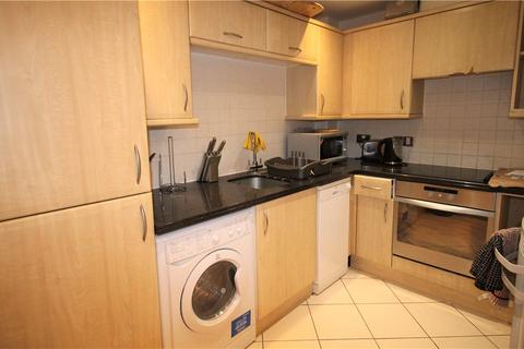 2 bedroom penthouse to rent, Alencon Link, Hampshire RG21