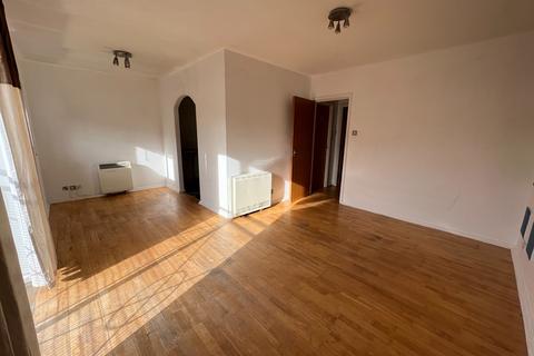 3 bedroom flat to rent, Stretford Road, Manchester M15