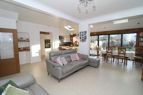 21 Boleyn Gardens, West Wickham, BR4 9NG