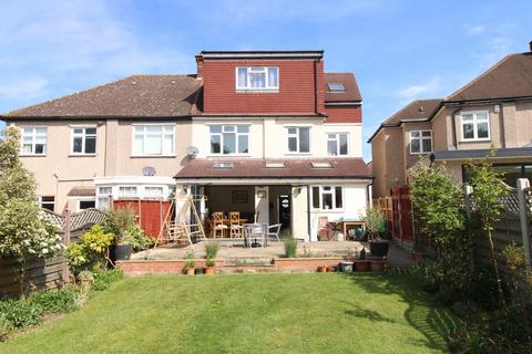 21 Boleyn Gardens, West Wickham, BR4 9NG