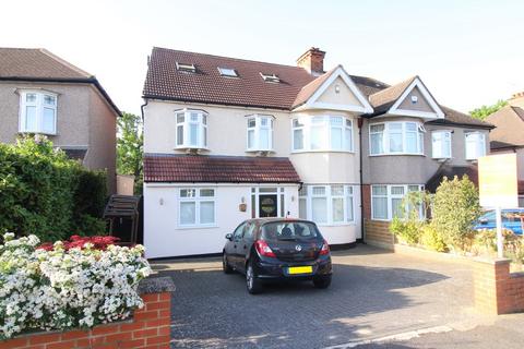 21 Boleyn Gardens, West Wickham, BR4 9NG