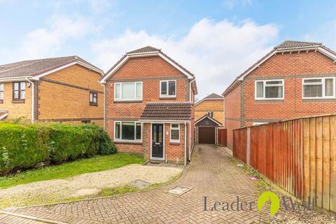 3 bedroom house to rent, Lytchett Drive, Broadstone, Poole