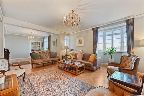 4 bedroom flat for sale, Hammersmith Road, London W6