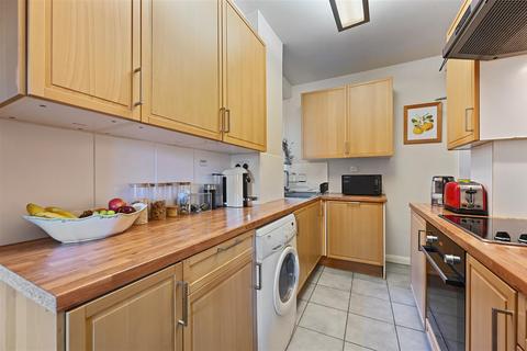 4 bedroom flat for sale, Hammersmith Road, London W6