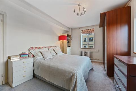 4 bedroom flat for sale, Hammersmith Road, London W6