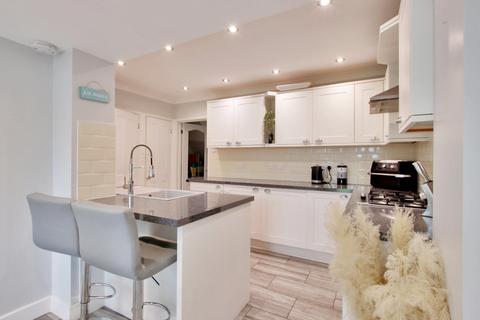 32 Caling Croft, New Ash Green, Longfield, DA3 8PX