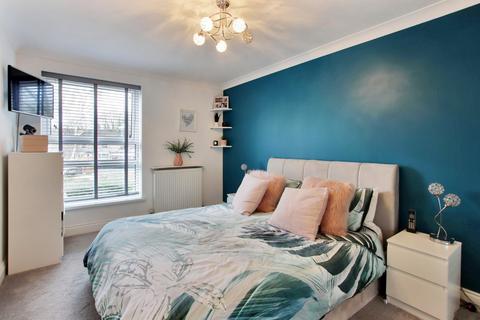 32 Caling Croft, New Ash Green, Longfield, DA3 8PX