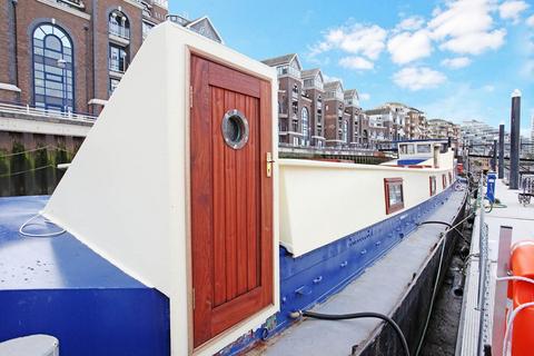 1 bedroom houseboat to rent, Plantation Wharf Quay, Battersea, SW11