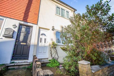 3 bedroom terraced house to rent, Gordon Road, Kent ME4