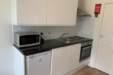 Studio to rent, Manstone Road, Kilburn NW2