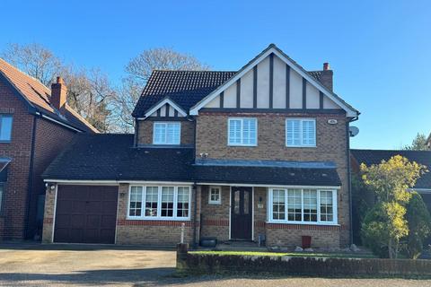 4 bedroom detached house to rent, Crabtree Walk, Broxbourne EN10