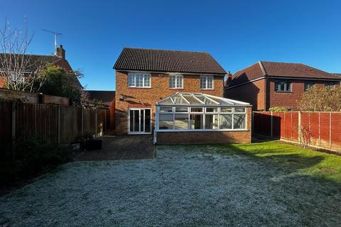 4 bedroom detached house to rent, Crabtree Walk, Broxbourne EN10