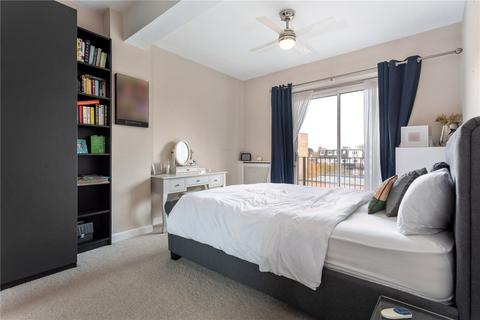 3 bedroom apartment for sale, Queenswood Court,, Kings Avenue, London, SW4