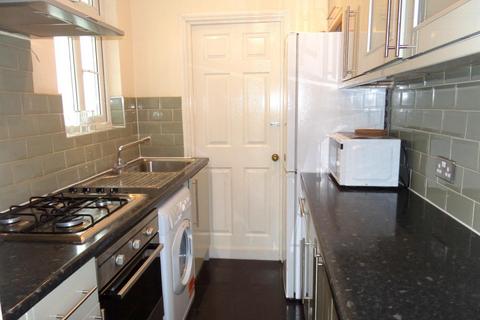 3 bedroom semi-detached house to rent, Cranford Drive, Hayes UB3