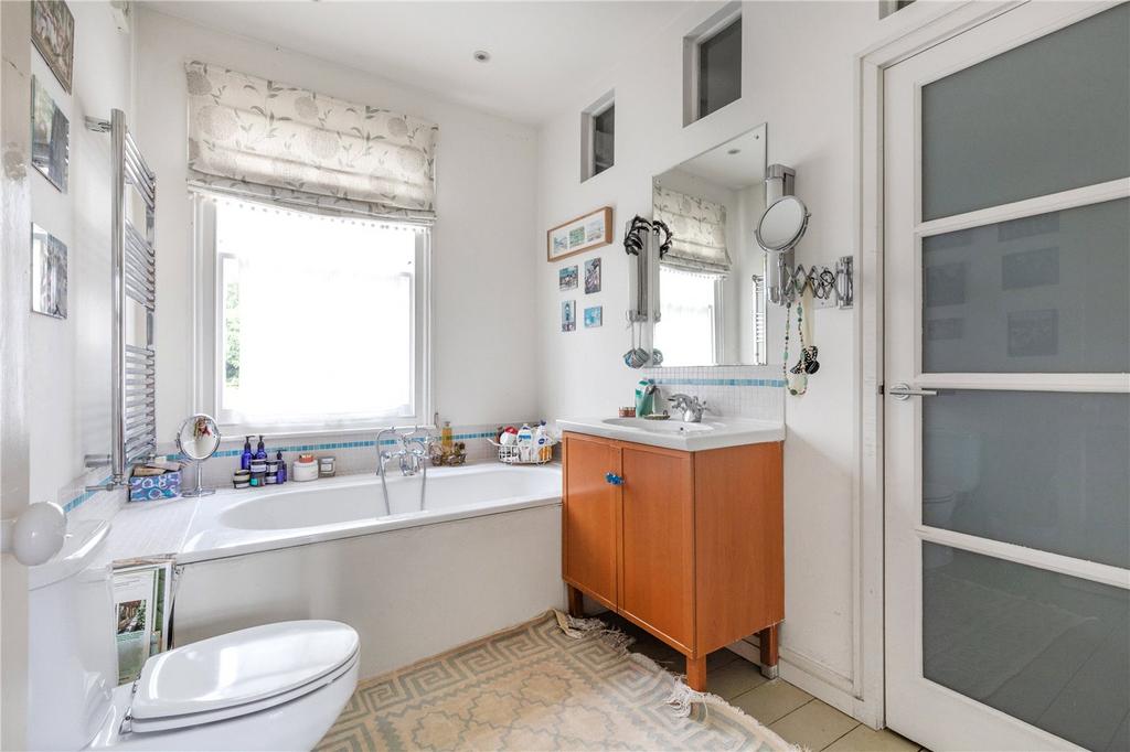 En-Suite Bathroom