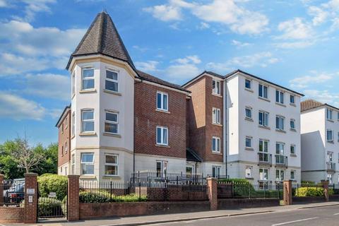 2 bedroom flat for sale, Flat 18 Kingsley Court, Windsor Way, Aldershot, Hampshire, GU11 1HZ