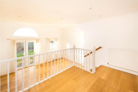 4 bedroom terraced house to rent, Nutmeg Close, London, E16