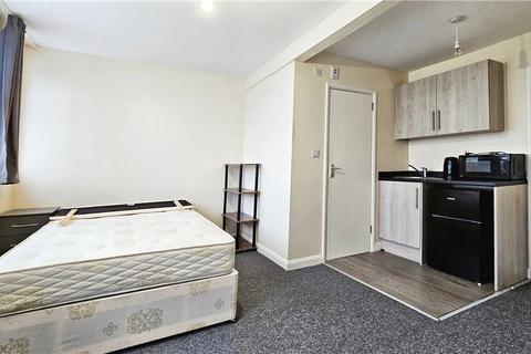 1 bedroom in a house share to rent, Stanwell New Road, Staines-upon-Thames, Surrey, TW18