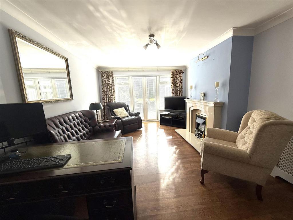 7 mayflower drive new lounge 1.jpeg