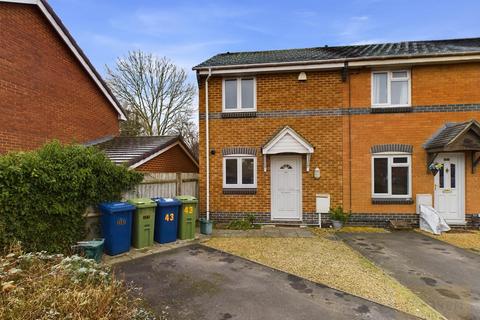 2 bedroom end of terrace house to rent, Raleigh Close, Gloucester