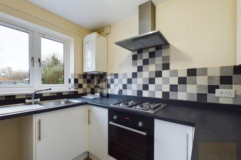 2 bedroom end of terrace house to rent, Raleigh Close, Gloucester