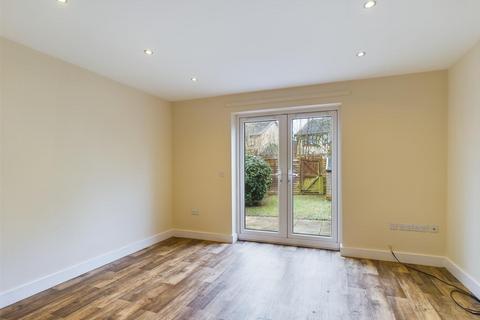 2 bedroom end of terrace house to rent, Raleigh Close, Gloucester