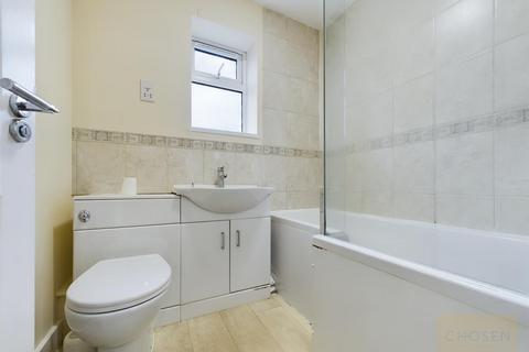 2 bedroom end of terrace house to rent, Raleigh Close, Gloucester