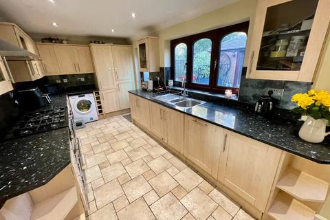 4 bedroom detached house for sale, Jaywood, Luton, Bedfordshire, LU2 8ES