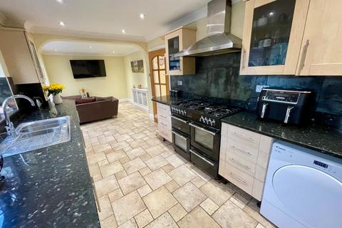 9 Jaywood, Luton, LU2 8ES