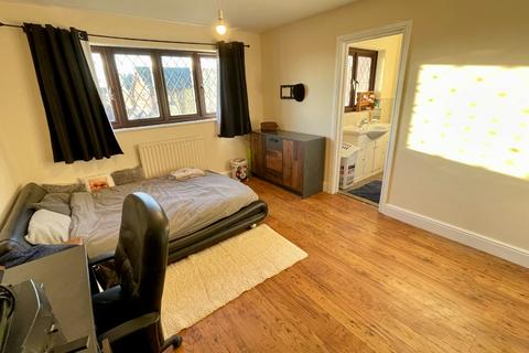 9 Jaywood, Luton, LU2 8ES