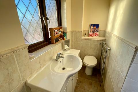 9 Jaywood, Luton, LU2 8ES