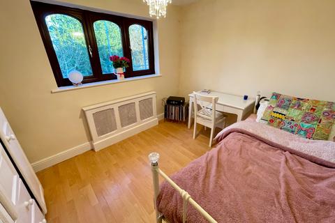 9 Jaywood, Luton, LU2 8ES