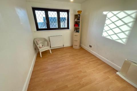 9 Jaywood, Luton, LU2 8ES