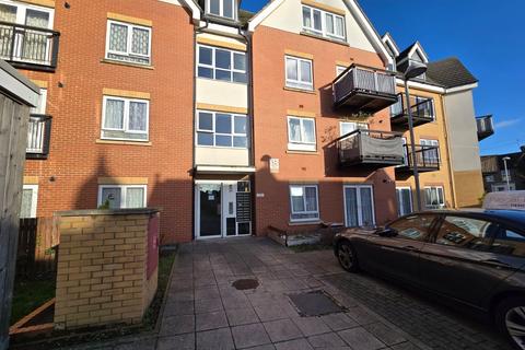 1 bedroom apartment for sale, Featherstone Court, Southall, Greater London, UB2