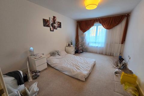 1 bedroom apartment for sale, Featherstone Court, Southall, Greater London, UB2