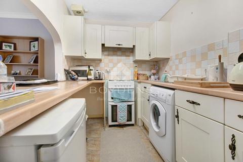 2 bedroom flat for sale, Winnock Road, Colchester CO1